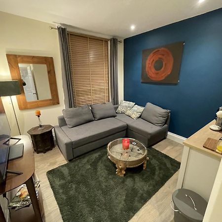 Globe Apartments Глостънбъри Екстериор снимка
